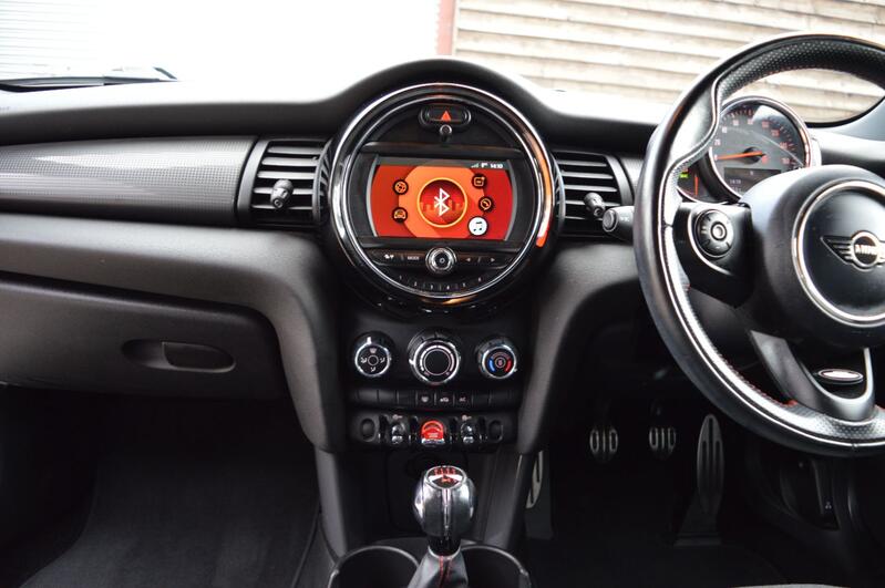 MINI HATCH
