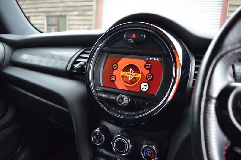 MINI HATCH