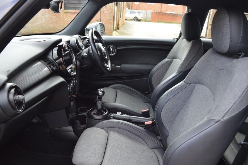 MINI HATCH
