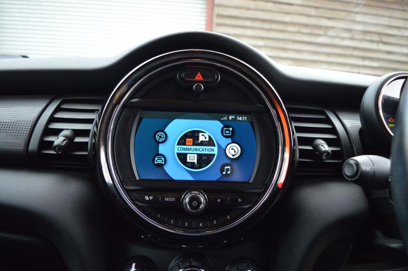 MINI HATCH
