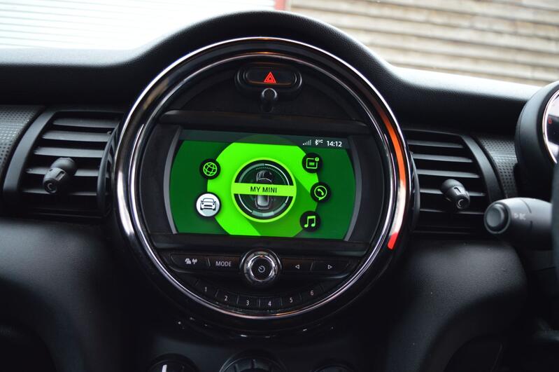 MINI HATCH