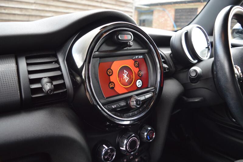 MINI HATCH