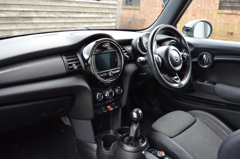 MINI HATCH