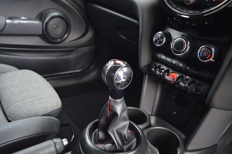 MINI HATCH