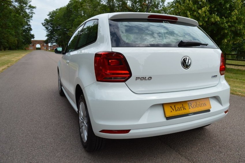 VOLKSWAGEN POLO