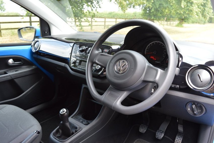 VOLKSWAGEN UP