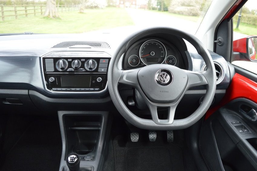 VOLKSWAGEN UP