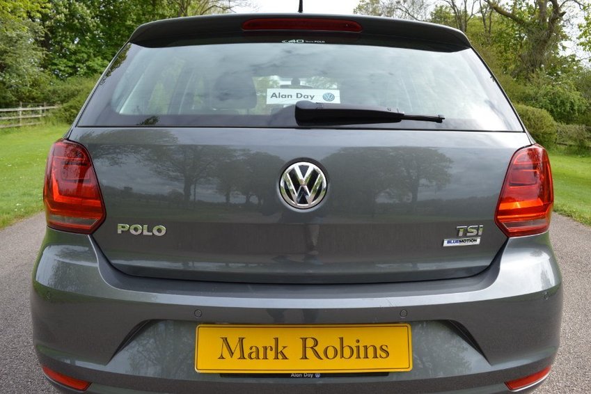 VOLKSWAGEN POLO