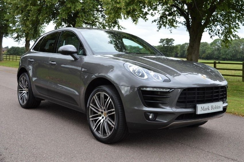 PORSCHE MACAN