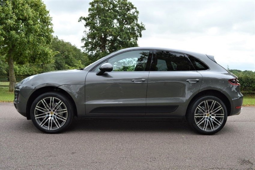 PORSCHE MACAN