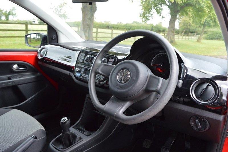 VOLKSWAGEN UP