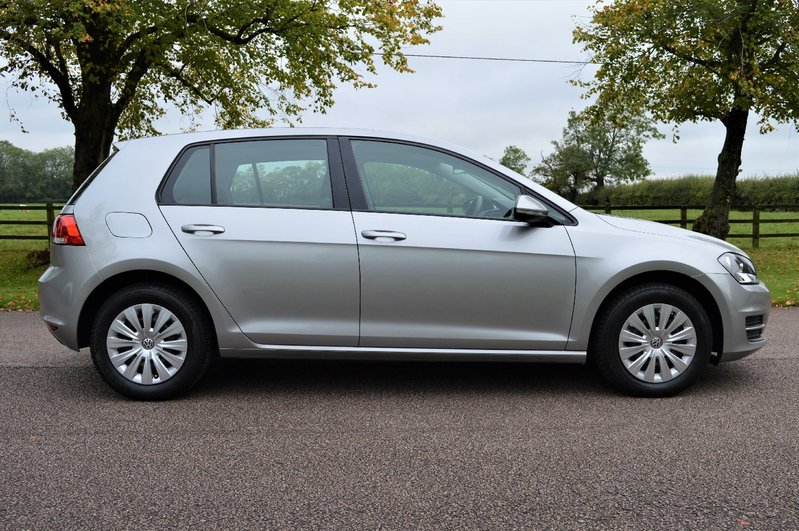 View VOLKSWAGEN GOLF TSi 122 BlueMotion Start-Stop S