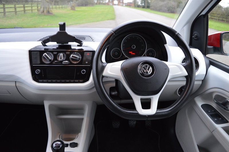 VOLKSWAGEN UP