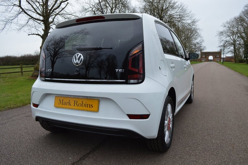 VOLKSWAGEN UP