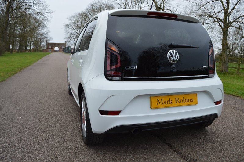 VOLKSWAGEN UP