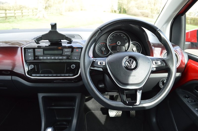 VOLKSWAGEN UP