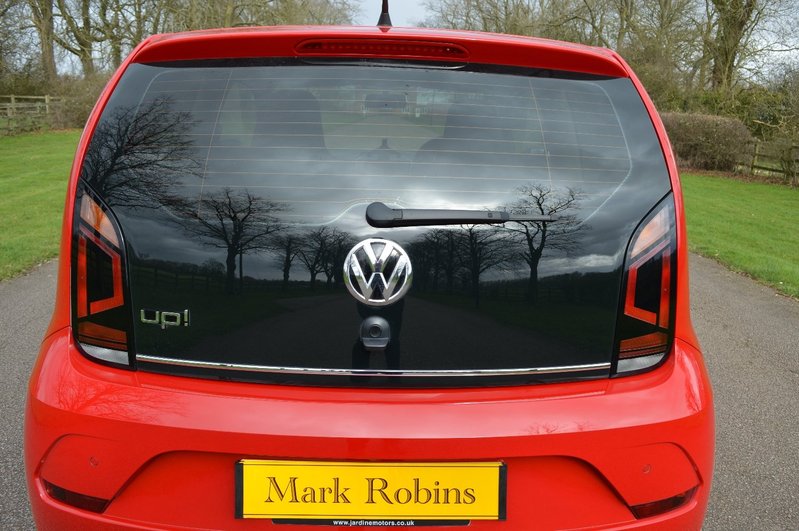 VOLKSWAGEN UP