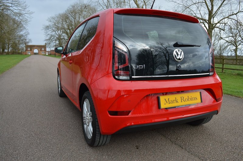 VOLKSWAGEN UP