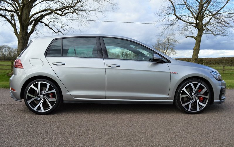 View VOLKSWAGEN GOLF 2.0 TSI 245 GTI PERFORMACE DSG 5 DOOR