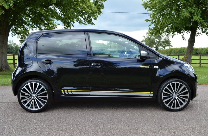 View VOLKSWAGEN UP 1.0 STREET UP 5 DOOR