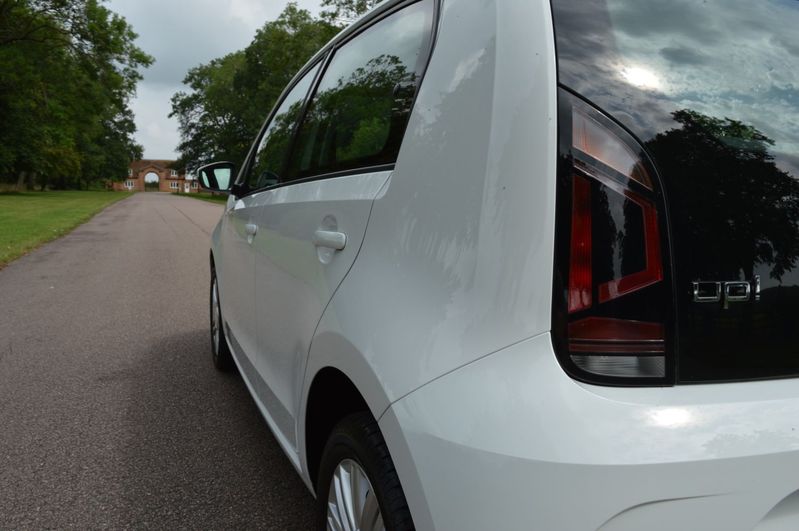 VOLKSWAGEN UP