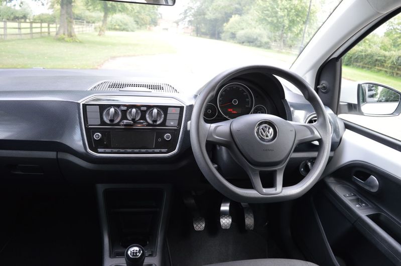 VOLKSWAGEN UP