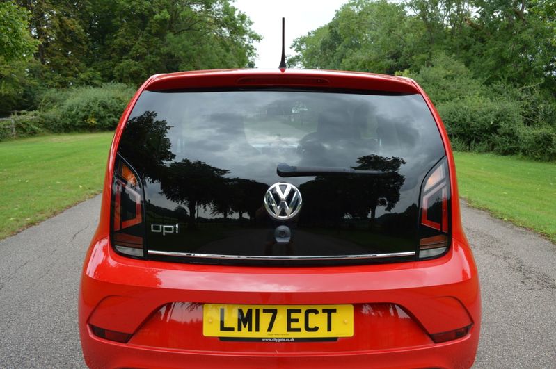 VOLKSWAGEN UP