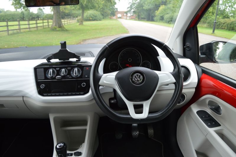 VOLKSWAGEN UP