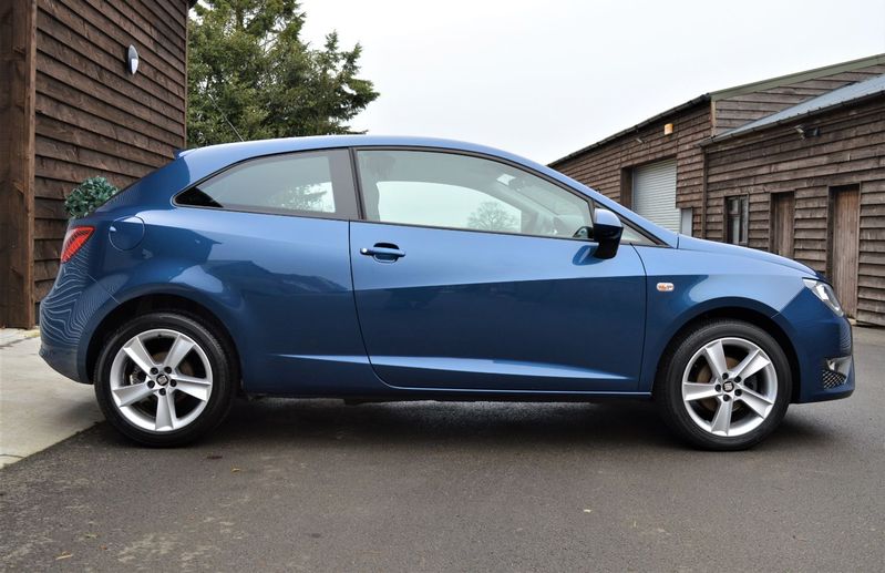 View SEAT IBIZA 1.2 TSI FR TECHNOLOGY 3 DOOR