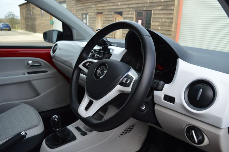 VOLKSWAGEN UP