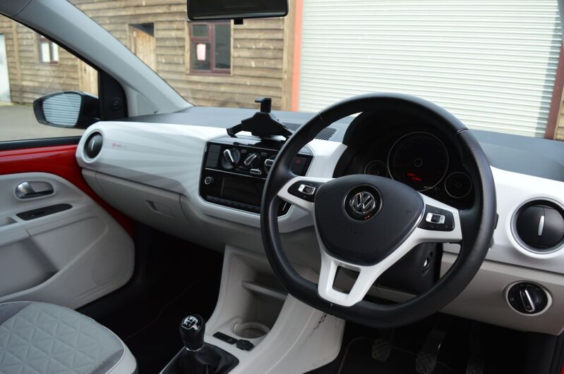 VOLKSWAGEN UP