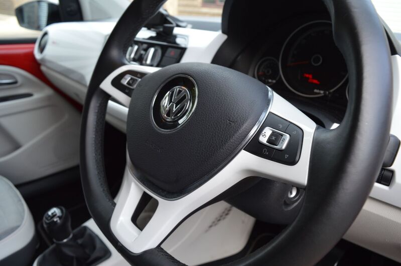 VOLKSWAGEN UP