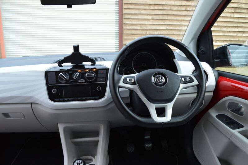 VOLKSWAGEN UP