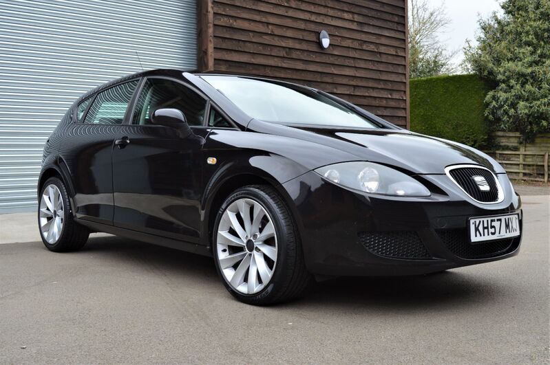 View SEAT LEON 1.6 REFERENCE 5 DOOR