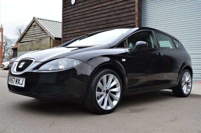 View SEAT LEON 1.6 REFERENCE 5 DOOR