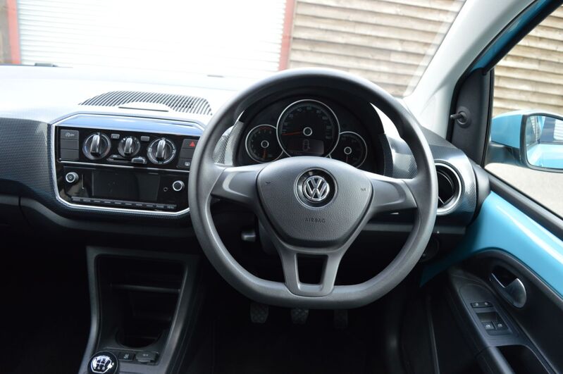 VOLKSWAGEN UP