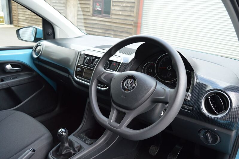 VOLKSWAGEN UP