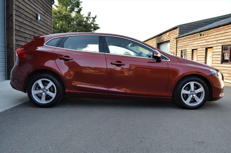 VOLVO V40