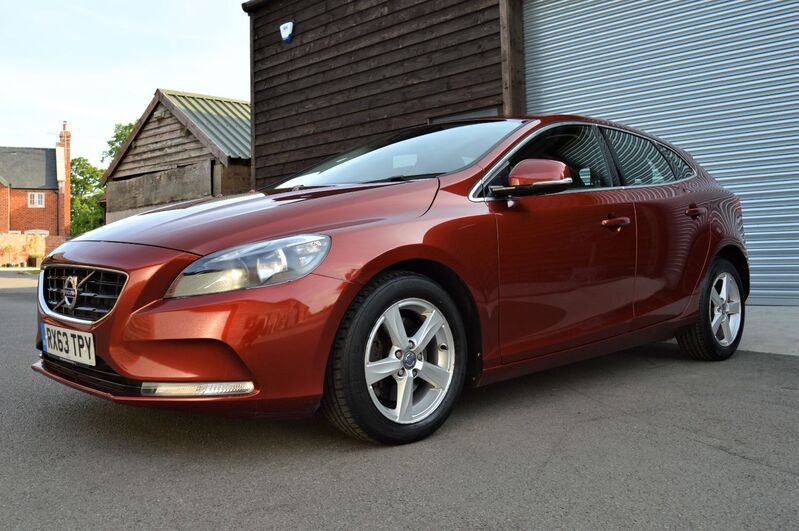 View VOLVO V40 1.6 D2 SE AUTOMATIC 5 DOOR