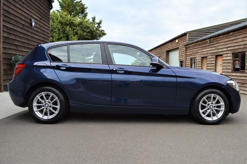 View BMW 1 SERIES 118D SE 5 DOOR