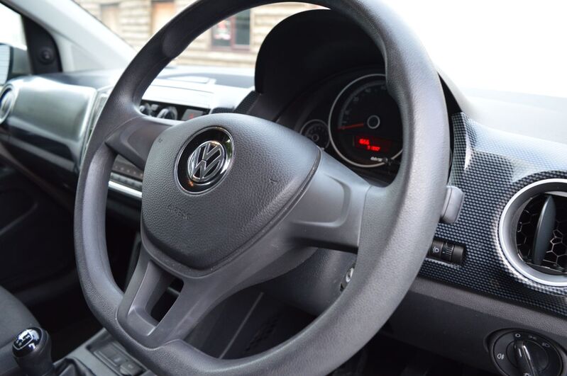 VOLKSWAGEN UP