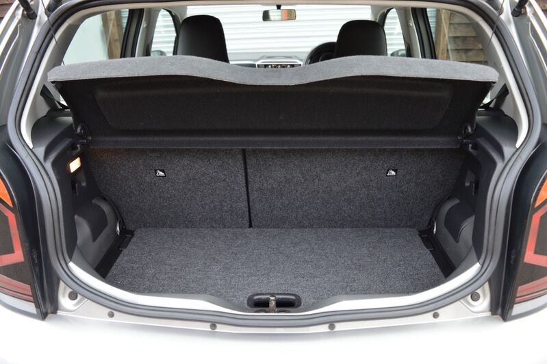 VOLKSWAGEN UP