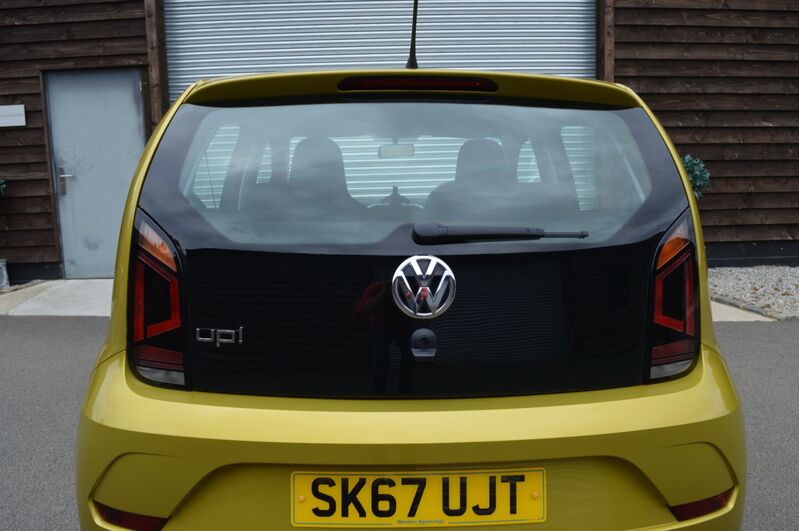 VOLKSWAGEN UP