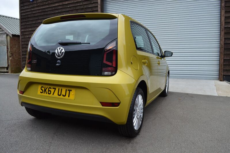 VOLKSWAGEN UP