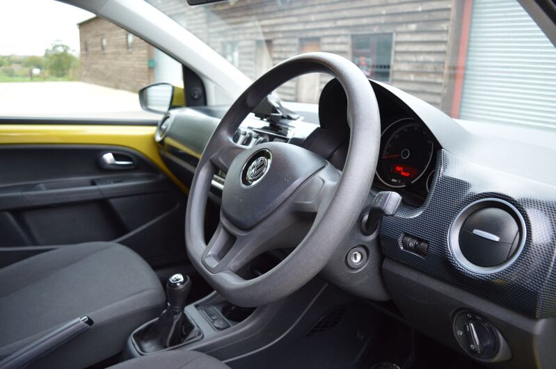 VOLKSWAGEN UP