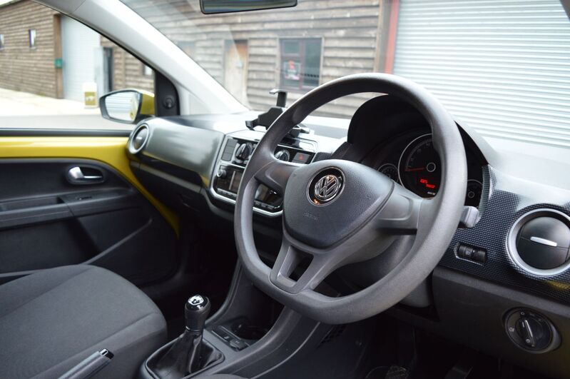 VOLKSWAGEN UP