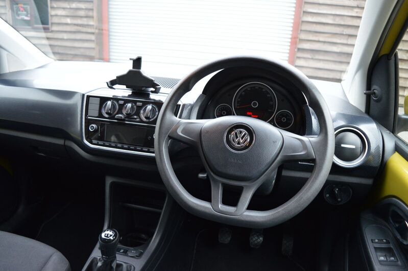 VOLKSWAGEN UP