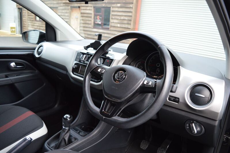 VOLKSWAGEN UP