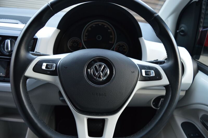 VOLKSWAGEN UP