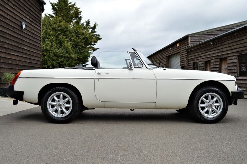 View MG MGB 1.8 ROADSTER CONVERTIBLE